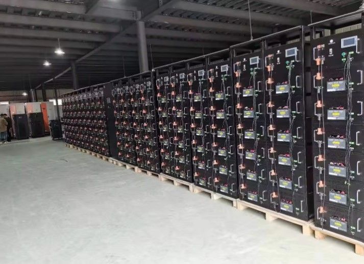 ESS 10 سال زمان عمر کابینت باتری بیرونی 1MWh 5MWh 10MWh 20ft 40ft کانتینر سیستم ذخیره انرژی باتری خورشیدی